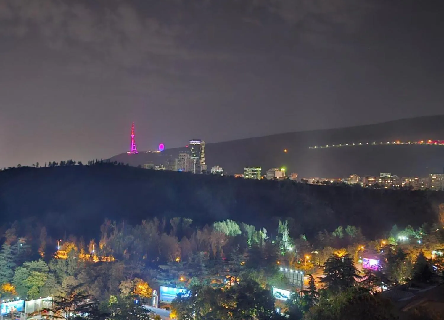 M2 Complex Near City Mall With City View In City Center Tbilisi Gruzie